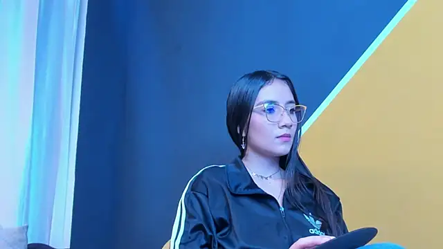 Vaiolletcooper online show from April 1, 1:52 pm