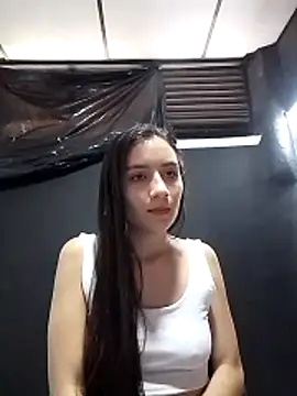 Vaiolletcooper online show from April 10, 3:30 pm