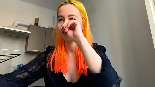 EmilyHein online show from February 1, 11:08 am