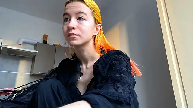 EmilyHein online show from February 23, 6:03 am