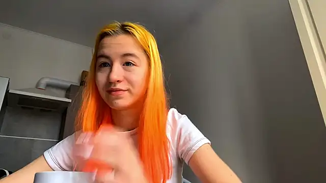 EmilyHein online show from February 5, 7:04 am