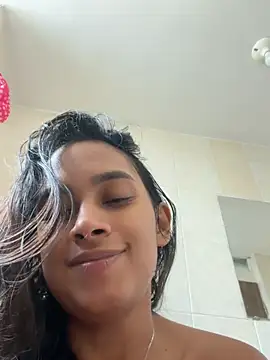 Snapshot of LunaHeat chatting on July 5, 5:42 pm LunaHeat online show from July 5, 5:42 pm