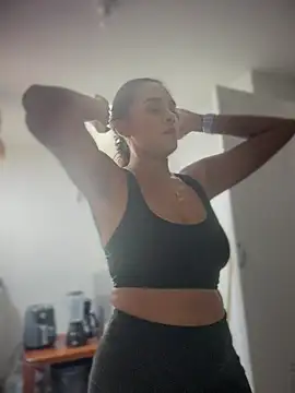 Snapshot of LunaHeat chatting on February 11, 5:35 pm LunaHeat online show from February 11, 5:35 pm