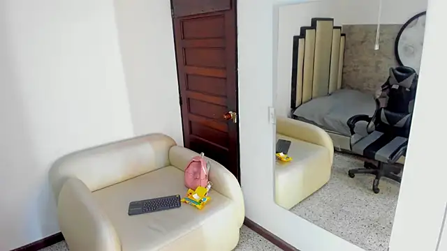 Philipp-Jones online show from February 25, 1:22 pm