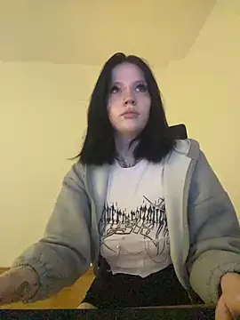 Snapshot of AuraShift chatting on February 12, 5:29 am AuraShift online show from February 12, 5:29 am