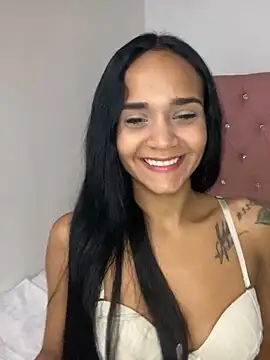 Snapshot of Maria_x_Alejandra chatting on February 13, 4:01 am Maria x Alejandra online show from February 13, 4:01 am