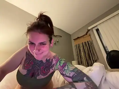 Snapshot of Sexysanka chatting on February 19, 4:20 am Sexysanka online show from February 19, 4:20 am