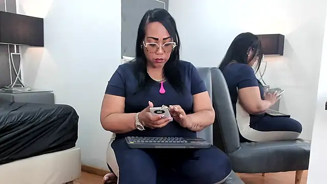 Snapshot of Oliviia_williams chatting on February 12, 11:10 am Oliviia williams online show from February 12, 11:10 am