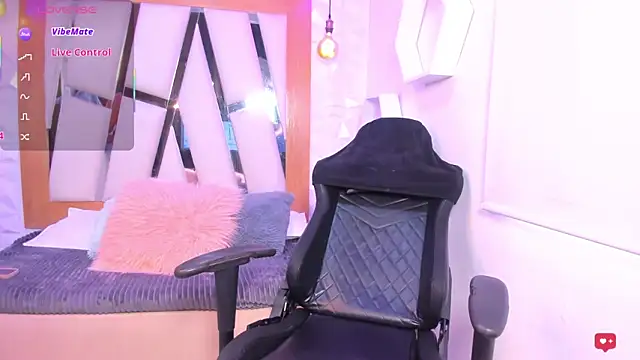 Snapshot of Bella_Miller1_ chatting on February 23, 6:08 pm Bella Miller1 online show from February 23, 6:08 pm