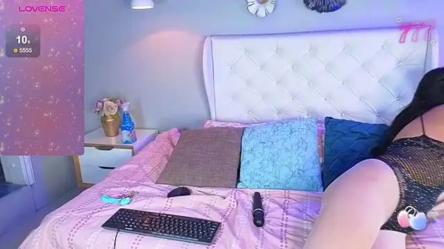 Snapshot of blush_bloom chatting on June 3, 9:08 pm blush bloom online show from June 3, 9:08 pm
