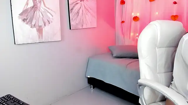 blush bloom online show from February 7, 9:12 pm