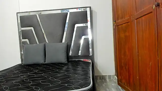 Snapshot of Sophiia88 chatting on March 1, 12:05 pm Sophiia88 online show from March 1, 12:05 pm