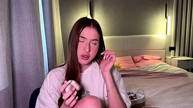 Snapshot of RizzaSoftChaos chatting on February 12, 7:41 am RizzaSoftChaos online show from February 12, 7:41 am