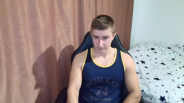 Snapshot of TodMusclePower9 chatting on February 18, 5:38 am TodMusclePower9 online show from February 18, 5:38 am