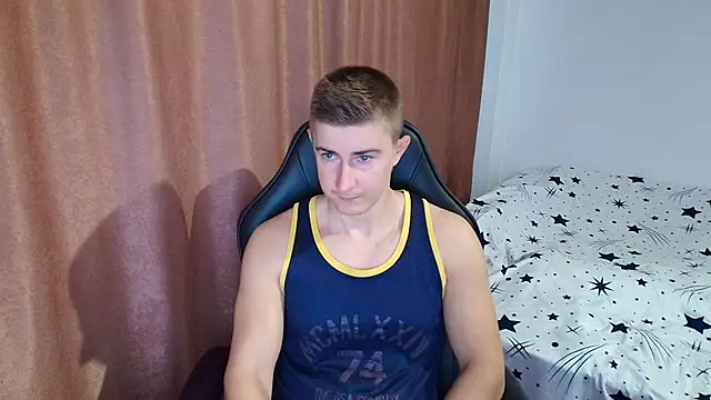 Snapshot of TodMusclePower9 chatting on February 13, 6:24 am TodMusclePower9 online show from February 13, 6:24 am