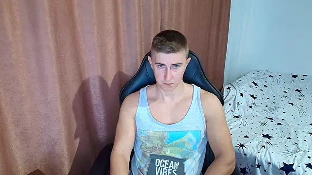 Snapshot of TodMusclePower9 chatting on February 3, 6:33 am TodMusclePower9 online show from February 3, 6:33 am