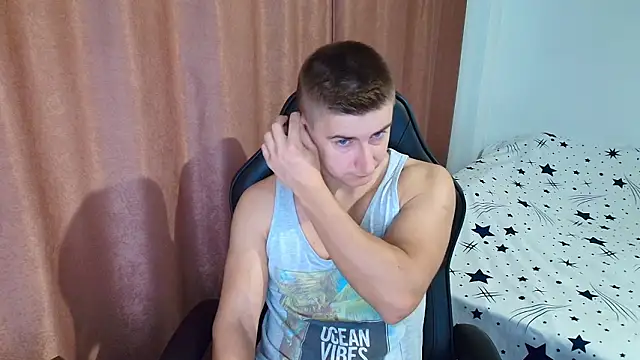 Snapshot of TodMusclePower9 chatting on February 5, 4:52 am TodMusclePower9 online show from February 5, 4:52 am