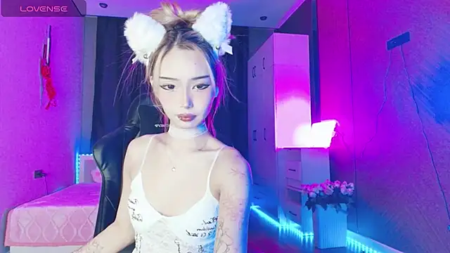 dionlee9 online show from March 21, 1:37 pm