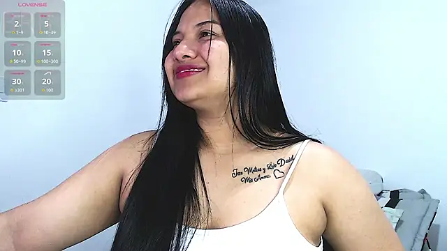 Snapshot of emily-rousee- chatting on February 19, 2:08 am emily-rousee- online show from February 19, 2:08 am