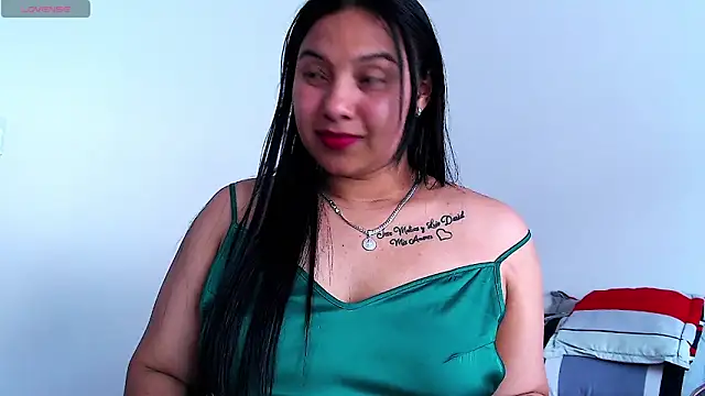 Snapshot of emily-rousee- chatting on February 14, 6:41 pm emily-rousee- online show from February 14, 6:41 pm