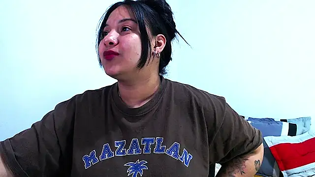 Snapshot of emily-rousee- chatting on February 26, 2:22 am emily-rousee- online show from February 26, 2:22 am