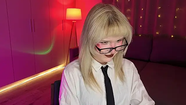 Mary Piersen online show from March 4, 11:34 pm