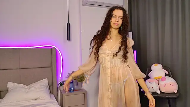 Snapshot of Luna_Starlight chatting on February 15, 9:14 pm Luna Starlight online show from February 15, 9:14 pm