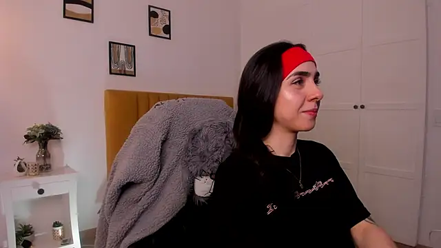 Luna tagliaferri online show from February 14, 9:04 pm