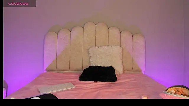 Celestecastro  online show from April 15, 3:16 pm