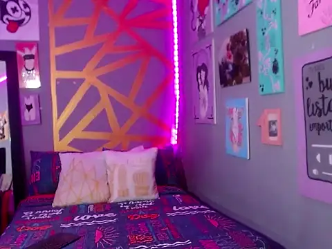 Evelyn lovers  online show from March 17, 11:30 pm