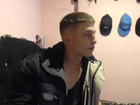 Snapshot of Cronos_Hot_8 chatting on February 5, 11:06 am Cronos Hot 8 online show from February 5, 11:06 am