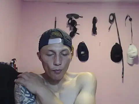 Snapshot of Cronos_Hot_8 chatting on March 1, 10:32 pm Cronos Hot 8 online show from March 1, 10:32 pm