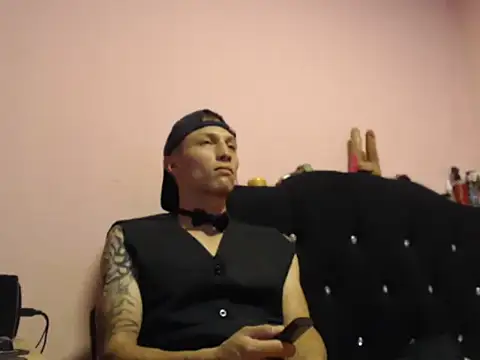 Snapshot of Cronos_Hot_8 chatting on February 7, 4:04 pm Cronos Hot 8 online show from February 7, 4:04 pm