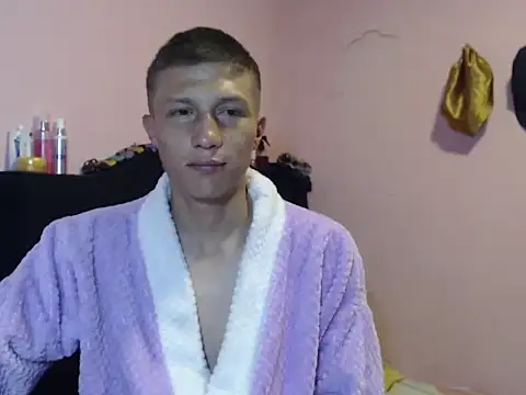 Snapshot of Cronos_Hot_8 chatting on February 28, 3:39 am Cronos Hot 8 online show from February 28, 3:39 am