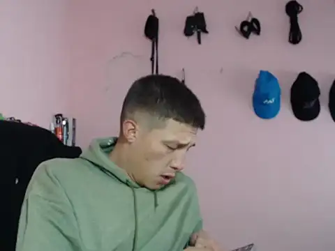 Snapshot of Cronos_Hot_8 chatting on February 10, 10:58 am Cronos Hot 8 online show from February 10, 10:58 am