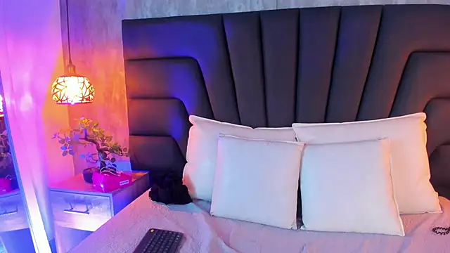 Maya curvy online show from March 15, 1:45 am