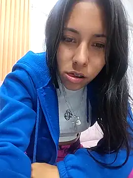 VelvetRosss online show from April 18, 8:20 pm