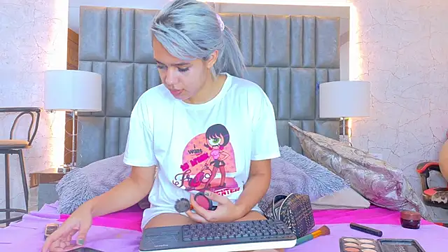 AlanaHouston online show from April 10, 4:52 am