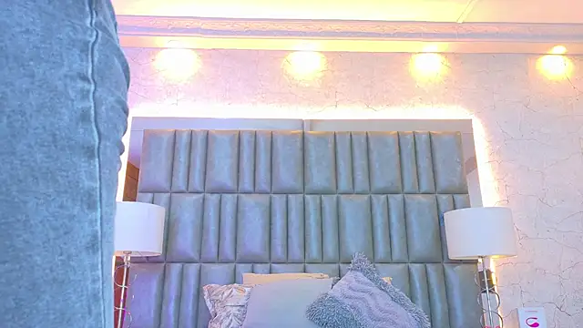 AlanaHouston online show from April 12, 4:38 am