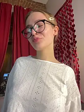 MyKittySayMeow online show from February 14, 8:31 pm