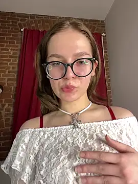 MyKittySayMeow online show from March 21, 8:46 pm