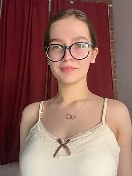 MyKittySayMeow online show from March 1, 8:20 pm