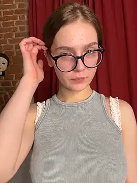 MyKittySayMeow online show from March 4, 8:49 pm