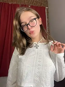 MyKittySayMeow online show from March 26, 9:56 pm