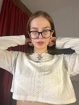 MyKittySayMeow online show from April 12, 9:29 pm