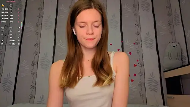 Snapshot of SueFerreyra chatting on June 18, 8:13 am SueFerreyra online show from June 18, 8:13 am