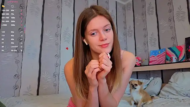 SueFerreyra online show from March 19, 8:03 am