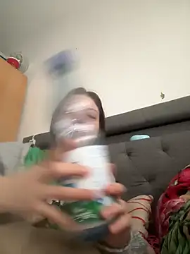 Snapshot of SofieKayla chatting on February 9, 10:35 am SofieKayla online show from February 9, 10:35 am