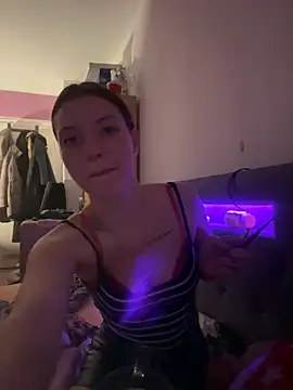 Snapshot of SofieKayla chatting on February 2, 9:25 pm SofieKayla online show from February 2, 9:25 pm