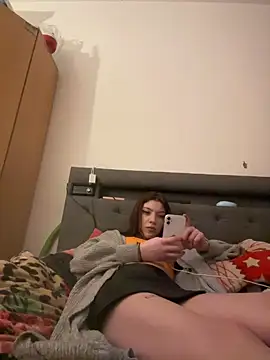 Snapshot of SofieKayla chatting on February 8, 6:27 pm SofieKayla online show from February 8, 6:27 pm